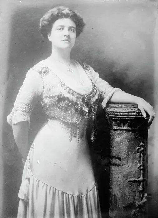 Framed Print : Mrs. Harry Coudrey, 1910. Creator: Bain News Service Framed Print : Mrs. Harry Coudrey, 1910. Creator: Bain News Service