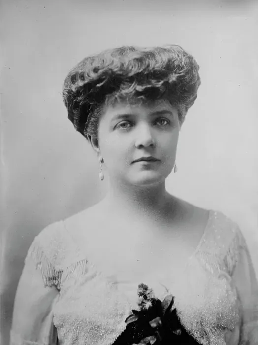 Framed Print : Mrs. Howard Elliott, between c1910 and c1915. Creator: Bain News Service Framed Print : Mrs. Howard Elliott, between c1910 and c1915. Creator: Bain News Service