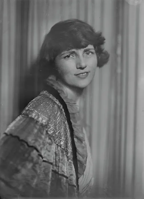 Framed Print : Mrs. H.R. Lee, portrait photograph, 1918 Oct. 30. Creator: Arnold Genthe Framed Print : Mrs. H.R. Lee, portrait photograph, 1918 Oct. 30. Creator: Arnold Genthe