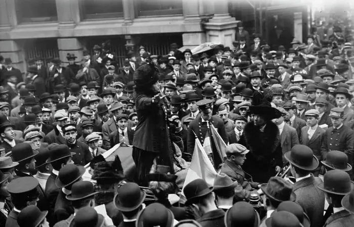 Framed Print : Mrs. H.S. Blatch in Wall St. between c1910 and c1915. Creator: Bain News Service Framed Print : Mrs. H.S. Blatch in Wall St. between c1910 and c1915. Creator: Bain News Service