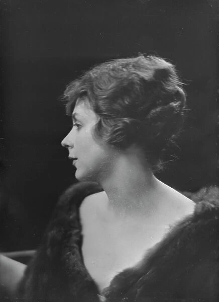 Mrs. H.W. Van Henkelon, portrait photograph, 1919 Mar. 28. Creator: Arnold Genthe