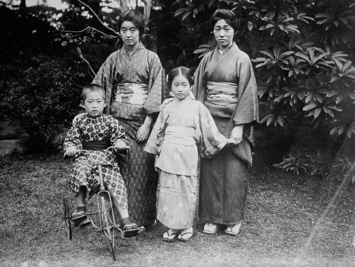 Framed Print : Mrs. Ishii & children, between c1915 and c1920. Creator: Bain News Service Framed Print : Mrs. Ishii & children, between c1915 and c1920. Creator: Bain News Service