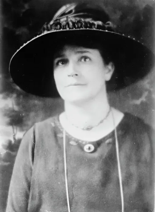 Framed Print : Mrs. Jas. Lees Laidlaw, between c1915 and c1920. Creator: Bain News Service Framed Print : Mrs. Jas. Lees Laidlaw, between c1915 and c1920. Creator: Bain News Service