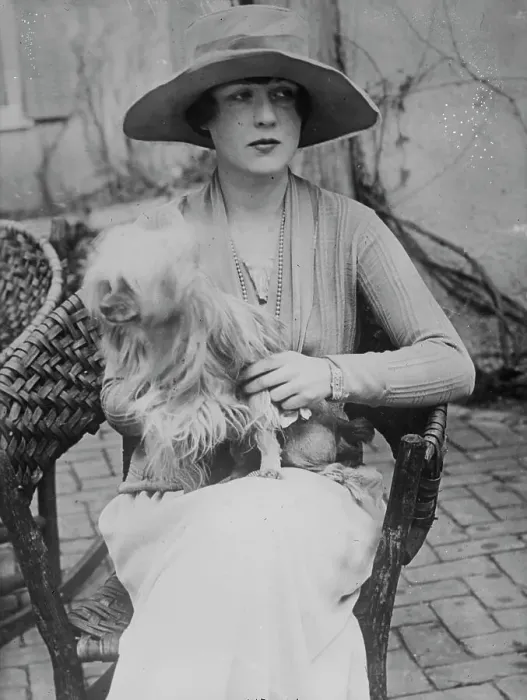 Framed Print : Mrs. Jay O'Brien, between c1915 and c1920. Creator: Bain News Service Framed Print : Mrs. Jay O'Brien, between c1915 and c1920. Creator: Bain News Service
