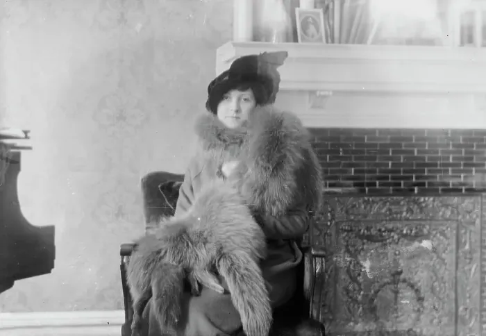 Framed Print : Mrs. J.L. DeSaulles, between c1910 and c1915. Creator: Bain News Service Framed Print : Mrs. J.L. DeSaulles, between c1910 and c1915. Creator: Bain News Service