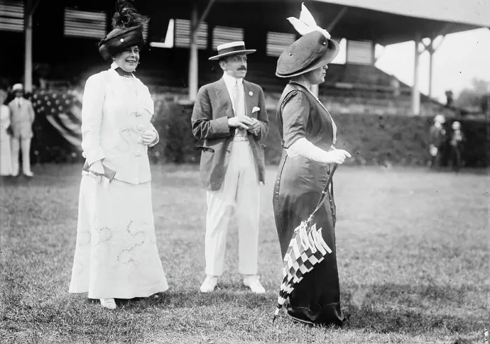 Framed Print : Mrs. Leroy Andrews and Mrs. R.E.L. Mordecai, between c1910 and c1915. Creator: Bain News Service Framed Print : Mrs. Leroy Andrews and Mrs. R.E.L. Mordecai, between c1910 and c1915. Creator: Bain News Service