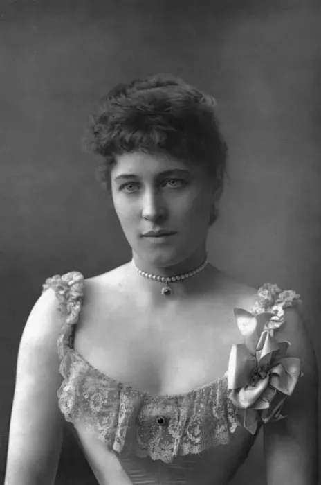 Framed Print : Mrs Lillie Langtry, British actress, 1890. Artist: W&D Downey Framed Print : Mrs Lillie Langtry, British actress, 1890. Artist: W&D Downey