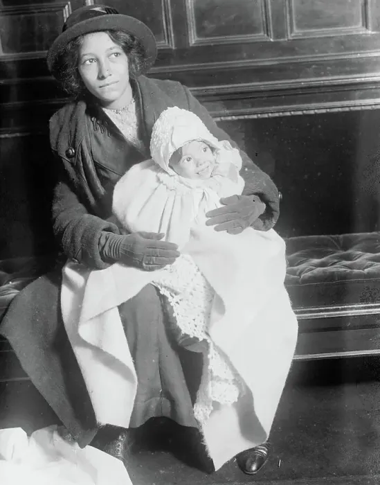 Framed Print : Mrs. L.M. Riley and Emilie, between c1915 and c1920. Creator: Bain News Service Framed Print : Mrs. L.M. Riley and Emilie, between c1915 and c1920. Creator: Bain News Service