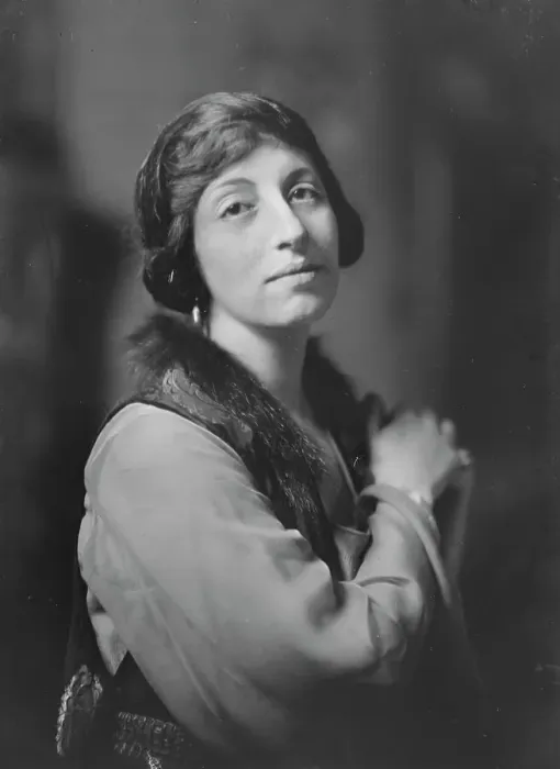 Framed Print : Mrs. Louis Untermeyer or Untermyer, portrait photograph, 1918 Nov. 22. Creator: Arnold Genthe Framed Print : Mrs. Louis Untermeyer or Untermyer, portrait photograph, 1918 Nov. 22. Creator: Arnold Genthe