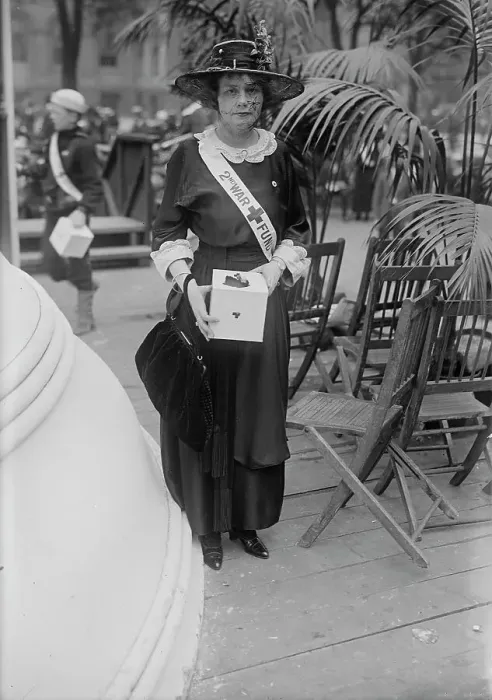 Framed Print : Mrs. Lounsbery Perry, 1918. Creator: Bain News Service Framed Print : Mrs. Lounsbery Perry, 1918. Creator: Bain News Service