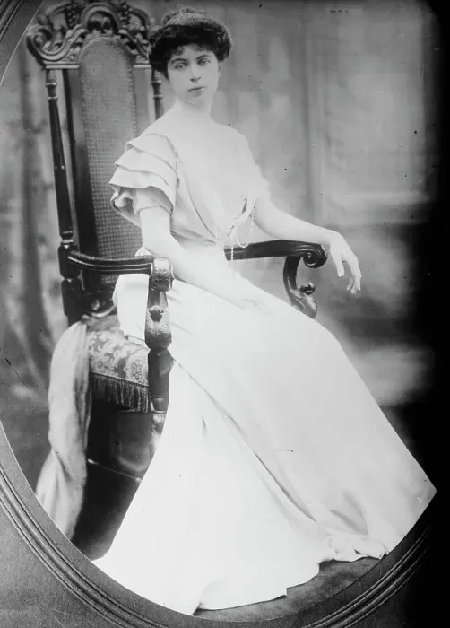 Framed Print : Mrs. L.V. Harcourt, cameo portrait, sitting, 1912. Creator: Bain News Service Framed Print : Mrs. L.V. Harcourt, cameo portrait, sitting, 1912. Creator: Bain News Service