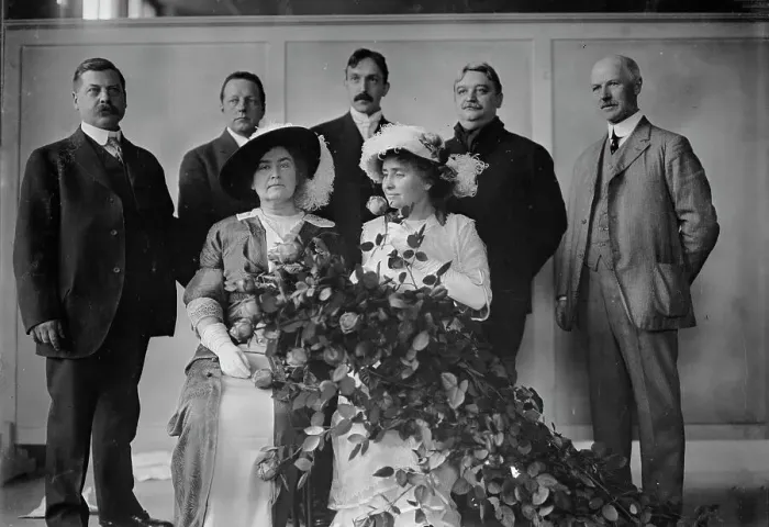 Framed Print : Mrs. Macy, Helen Keller & Committee, Flower Show, 1913. Creator: Bain News Service Framed Print : Mrs. Macy, Helen Keller & Committee, Flower Show, 1913. Creator: Bain News Service