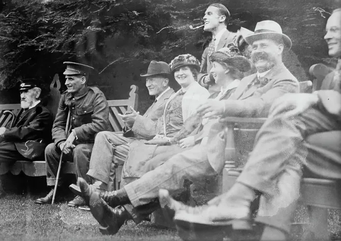 Framed Print : Mrs. Marsh entertaining wounded, Warwick Castle, 6 Oct 1915. Creator: Bain News Service Framed Print : Mrs. Marsh entertaining wounded, Warwick Castle, 6 Oct 1915. Creator: Bain News Service