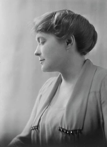 Mrs. Martin Egan, portrait photograph, 1918 June 29. Creator: Arnold Genthe