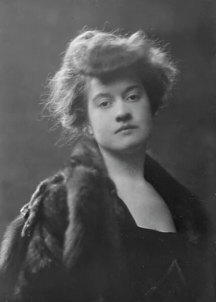 Mrs. M.L. Beaudrecue, portrait photograph, 1918 Feb. 16. Creator: Arnold Genthe