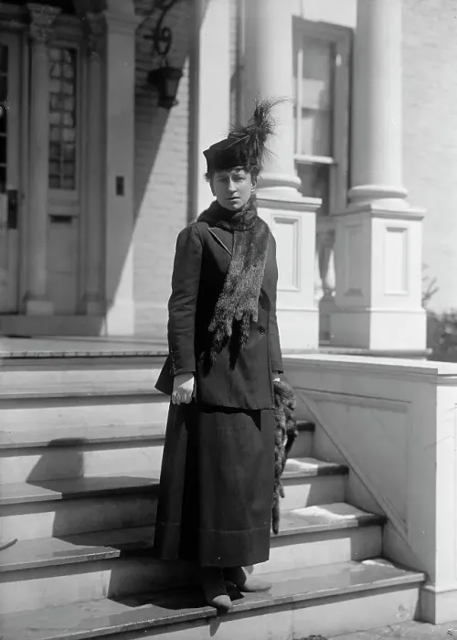 Framed Print : Mrs. Newton D Baker, 1917. Creator: Harris & Ewing. Mrs. Newton D Baker, 1917. Creator: Harris & Ewing Framed Print : Mrs. Newton D Baker, 1917. Creator: Harris & Ewing. Mrs. Newton D Baker, 1917. Creator: Harris & Ewing