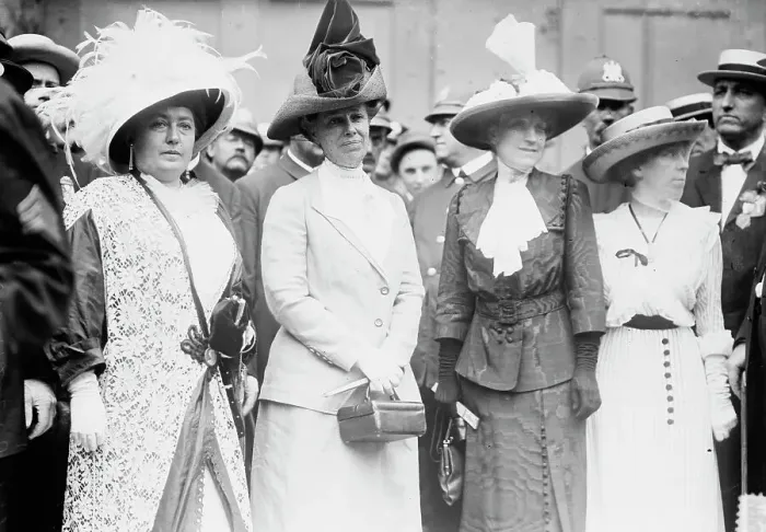 Framed Print : Mrs. Norman Mack, Mrs. Wm. Taft, Mrs. L.L. Francis, Mildred Aubrey, 1912. Creator: Bain News Service Framed Print : Mrs. Norman Mack, Mrs. Wm. Taft, Mrs. L.L. Francis, Mildred Aubrey, 1912. Creator: Bain News Service