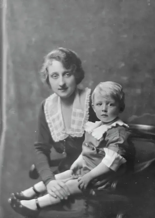 Framed Print : Mrs. O. Chase and child, portrait photograph, 1918 May 16. Creator: Arnold Genthe Framed Print : Mrs. O. Chase and child, portrait photograph, 1918 May 16. Creator: Arnold Genthe