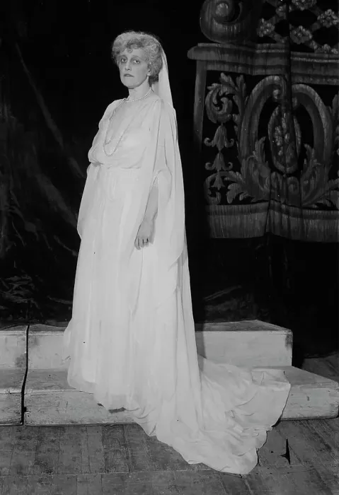 Framed Print : Mrs. Oliver Harriman, 1917. Creator: Bain News Service Framed Print : Mrs. Oliver Harriman, 1917. Creator: Bain News Service