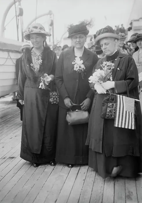 Framed Print : Mrs. P. Lawrence, Jane Addams, Mrs. Lewis F. Post, between c1910 and c1915. Creator: Bain News Service Framed Print : Mrs. P. Lawrence, Jane Addams, Mrs. Lewis F. Post, between c1910 and c1915. Creator: Bain News Service