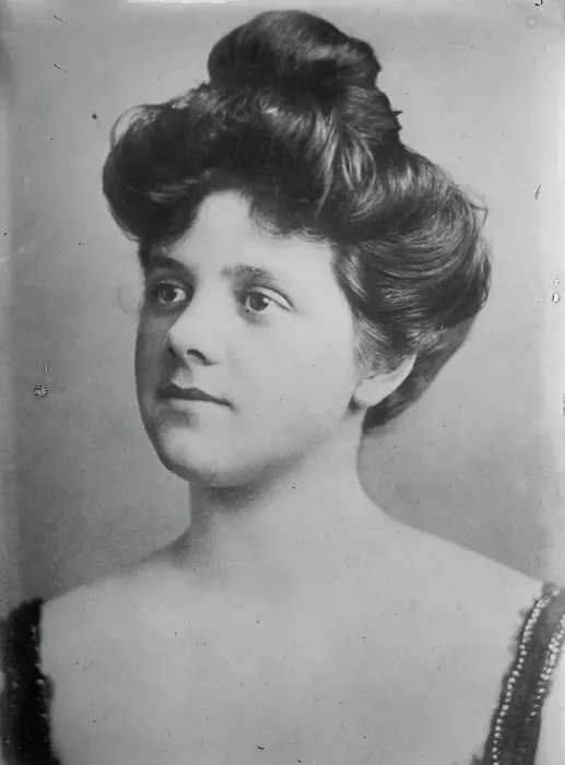 Framed Print : Mrs. Phil. Lydig, 1911. Creator: Bain News Service Framed Print : Mrs. Phil. Lydig, 1911. Creator: Bain News Service