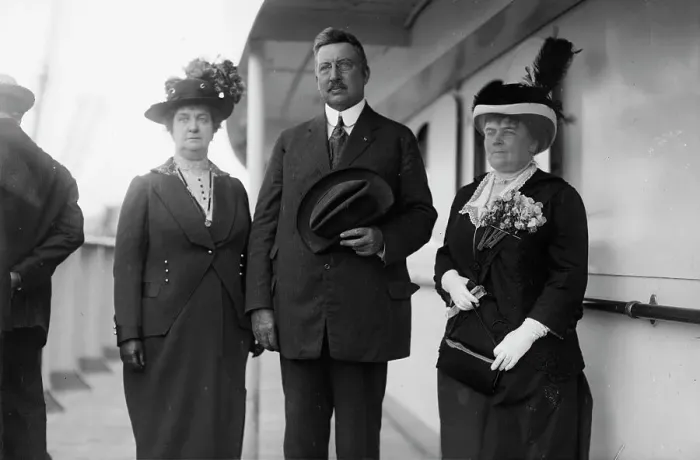Framed Print : Mrs. R.A.C. Smith, Mr. R.A.C.Smith, and Mrs. J.F. Day, between c1910 and c1915. Creator: Bain News Service Framed Print : Mrs. R.A.C. Smith, Mr. R.A.C.Smith, and Mrs. J.F. Day, between c1910 and c1915. Creator: Bain News Service