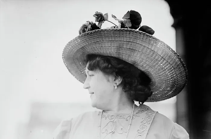 Framed Print : Mrs. Richard Hyde, 1910. Creator: Bain News Service Framed Print : Mrs. Richard Hyde, 1910. Creator: Bain News Service