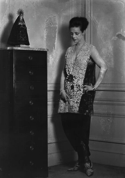 Mrs. Rita Lydig, portrait photograph, 1925 Jan. 29. Creator: Arnold Genthe