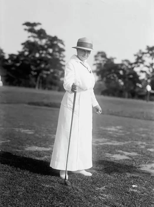 Framed Print : Mrs. R.L. Owen, Golf, 1917. Creator: Harris & Ewing. Mrs. R.L. Owen, Golf, 1917. Creator: Harris & Ewing Framed Print : Mrs. R.L. Owen, Golf, 1917. Creator: Harris & Ewing. Mrs. R.L. Owen, Golf, 1917. Creator: Harris & Ewing