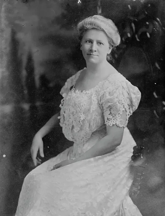 Framed Print : Mrs. Robt. Gamble seated, 1910. Creator: Bain News Service Framed Print : Mrs. Robt. Gamble seated, 1910. Creator: Bain News Service