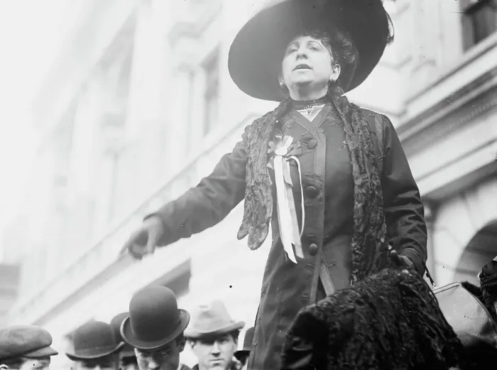 Framed Print : Mrs. S. Loebinger, New York, 1910. Creator: Bain News Service Framed Print : Mrs. S. Loebinger, New York, 1910. Creator: Bain News Service