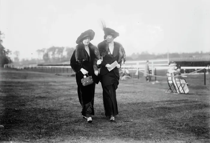 Framed Print : Mrs. Seligman, Mrs. M. Schiff, between c1910 and c1915. Creator: Bain News Service Framed Print : Mrs. Seligman, Mrs. M. Schiff, between c1910 and c1915. Creator: Bain News Service