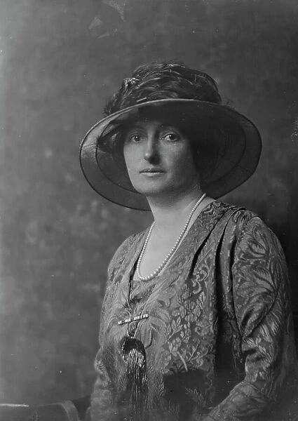 Mrs. Seward Prosser, portrait photograph, 1919 June. Creator: Arnold Genthe