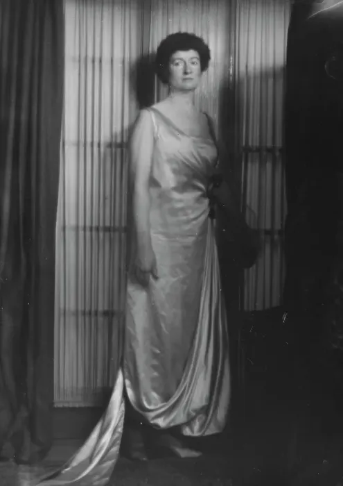 Framed Print : Mrs. Sidney Aske, portrait photograph, 1918. Creator: Arnold Genthe Framed Print : Mrs. Sidney Aske, portrait photograph, 1918. Creator: Arnold Genthe