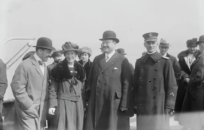 Framed Print : Mrs. Sims, Hylan, Adm. Burrage, between c1915 and c1920. Creator: Bain News Service Framed Print : Mrs. Sims, Hylan, Adm. Burrage, between c1915 and c1920. Creator: Bain News Service