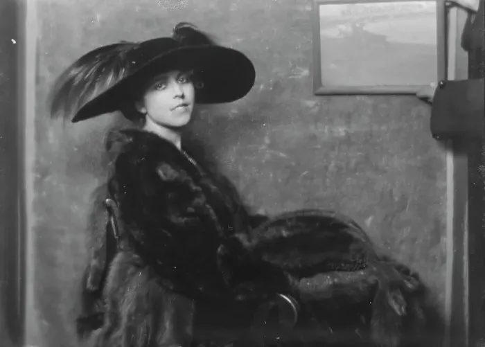 Framed Print : Mrs. Sinclair, portrait photograph, 1918 Feb. 5. Creator: Arnold Genthe Framed Print : Mrs. Sinclair, portrait photograph, 1918 Feb. 5. Creator: Arnold Genthe