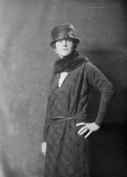 Mrs. S.N. Hinckley, portrait photograph, 1919 May 2. Creator: Arnold Genthe