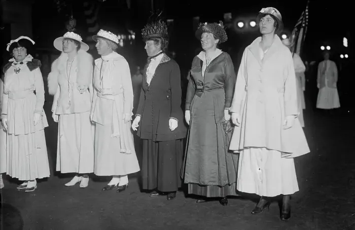 Framed Print : Mrs. T. Hitchcock, Lota Robinson, Mrs. Roosevelt & Miss Alexander, between c1915 and c1920. Creator: Bain News Service Framed Print : Mrs. T. Hitchcock, Lota Robinson, Mrs. Roosevelt & Miss Alexander, between c1915 and c1920. Creator: Bain News Service