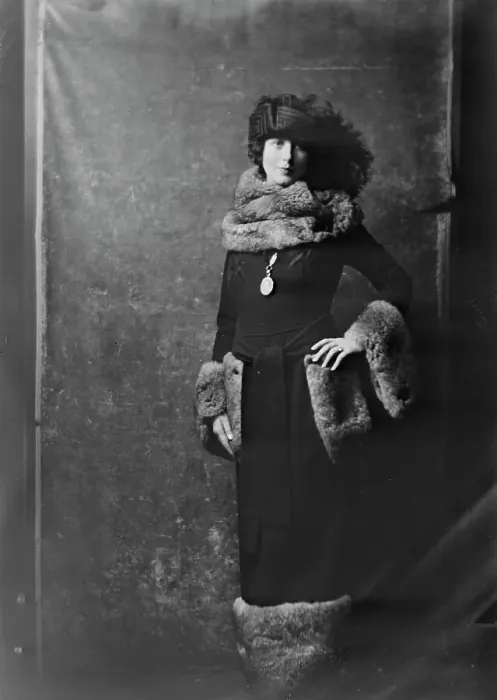 Framed Print : Mrs. Tartone, (formerly Miss Windsor), portrait photograph, 1919 Oct. 7. Creator: Arnold Genthe Framed Print : Mrs. Tartone, (formerly Miss Windsor), portrait photograph, 1919 Oct. 7. Creator: Arnold Genthe
