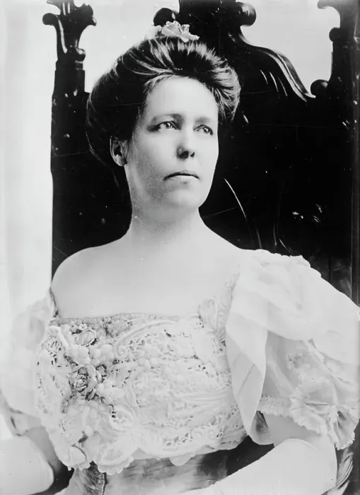 Framed Print : Mrs. T.H. Carter, between c1915 and c1920. Creator: Bain News Service Framed Print : Mrs. T.H. Carter, between c1915 and c1920. Creator: Bain News Service