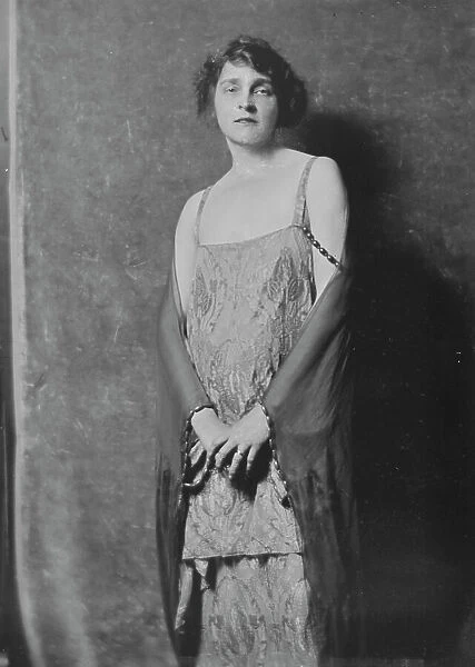 Mrs. Thomas Moore, portrait photograph, 1917 Dec. 13. Creator: Arnold Genthe