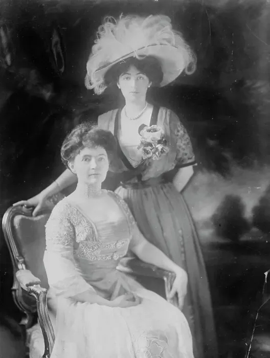 Framed Print : Mrs. Thos. Walsh and Mrs. McLean, her daughter, 1910. Creator: Bain News Service Framed Print : Mrs. Thos. Walsh and Mrs. McLean, her daughter, 1910. Creator: Bain News Service