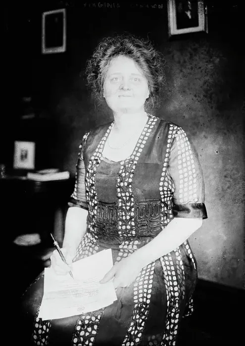 Framed Print : Mrs. Va. Pearson, between c1915 and c1920. Creator: Bain News Service Framed Print : Mrs. Va. Pearson, between c1915 and c1920. Creator: Bain News Service
