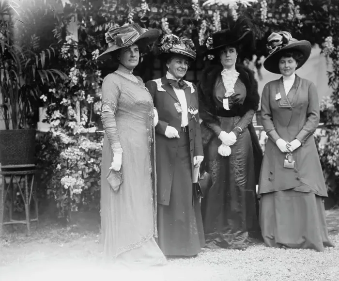 Framed Print : Mrs. Vaughn, Mrs. H.W. Warner, Mrs. J.A. Wright, and Mrs. J. Howard Ford, Hope Farm Fair, 1912. Creator: Bain News Service Framed Print : Mrs. Vaughn, Mrs. H.W. Warner, Mrs. J.A. Wright, and Mrs. J. Howard Ford, Hope Farm Fair, 1912. Creator: Bain News Service