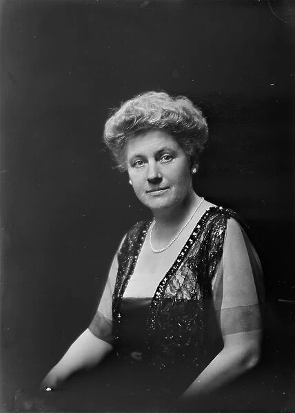Mrs. Walter B. Richards, portrait photograph, 1919 Oct. 11. Creator: Arnold Genthe