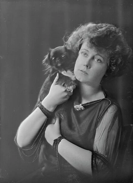 Mrs. W.H. Van Velck, portrait photograph, 1918 June 15. Creator: Arnold Genthe