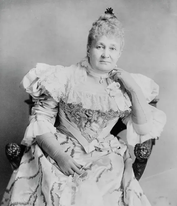 Framed Print : Mrs. Whittemore, between c1890 and 1910. Creator: Frances Benjamin Johnston Framed Print : Mrs. Whittemore, between c1890 and 1910. Creator: Frances Benjamin Johnston