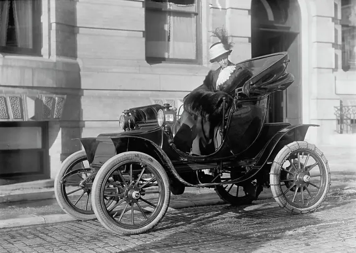 Framed Print : Mrs. William E. Borah In Auto, 1912. Creator: Harris & Ewing. Mrs. William E. Borah In Auto, 1912. Creator: Harris & Ewing Framed Print : Mrs. William E. Borah In Auto, 1912. Creator: Harris & Ewing. Mrs. William E. Borah In Auto, 1912. Creator: Harris & Ewing