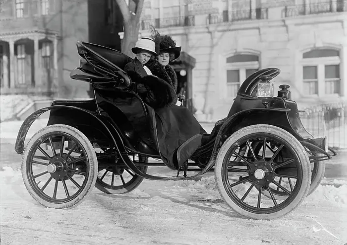 Framed Print : Mrs. William E. Borah with Mrs. T.T. Asbury In Auto, 1912. Creator: Harris & Ewing. Mrs. William E. Borah with Mrs. T.T. Asbury In Auto, 1912. Creator: Harris & Ewing Framed Print : Mrs. William E. Borah with Mrs. T.T. Asbury In Auto, 1912. Creator: Harris & Ewing. Mrs. William E. Borah with Mrs. T.T. Asbury In Auto, 1912. Creator: Harris & Ewing