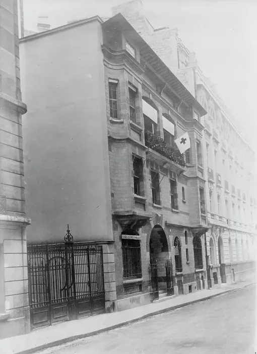 Framed Print : Mrs. W.K. Vanderbilt's house a hospital, Paris, between c1914 and c1915. Creator: Bain News Service Framed Print : Mrs. W.K. Vanderbilt's house a hospital, Paris, between c1914 and c1915. Creator: Bain News Service